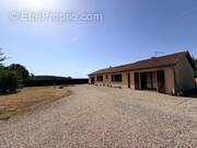 Photo 1 - Maison à SAINT-REMY-EN-ROLLAT