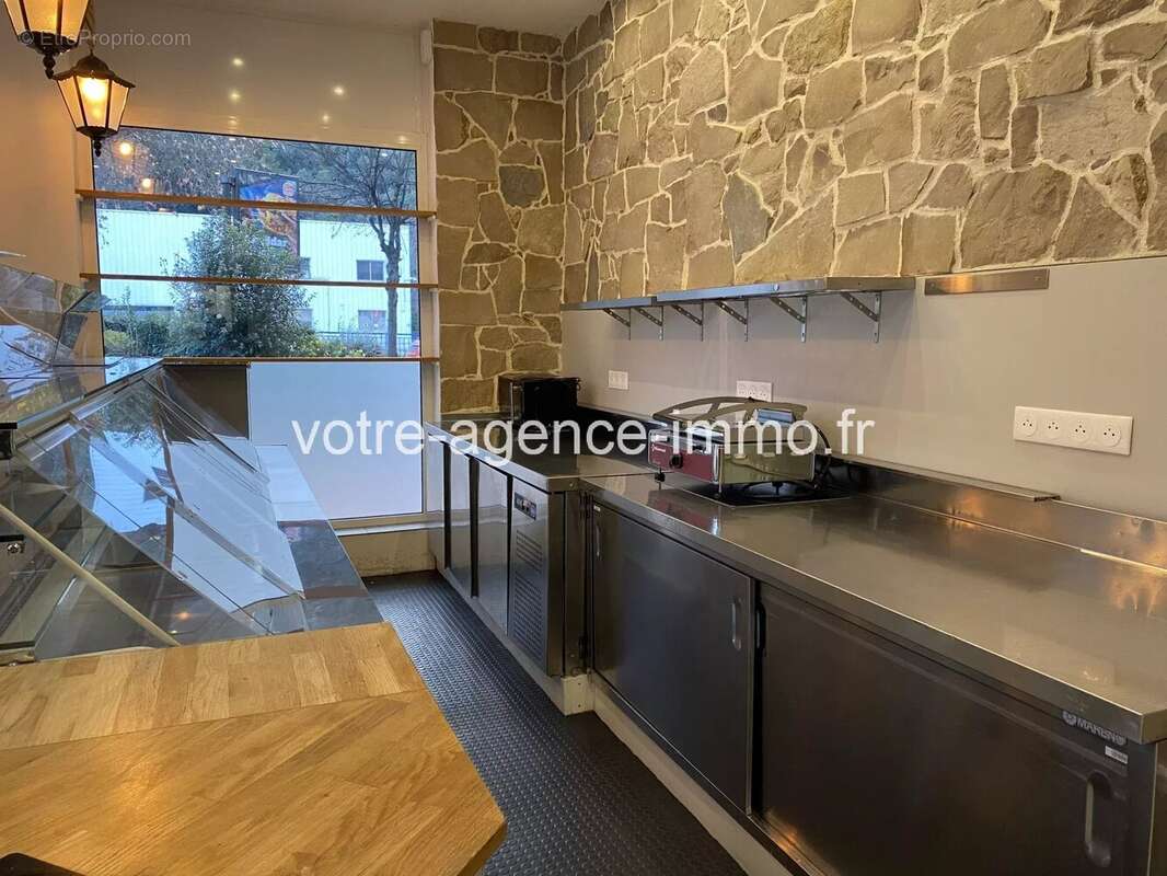 Commerce à SAINT-ANDRE-DE-LA-ROCHE