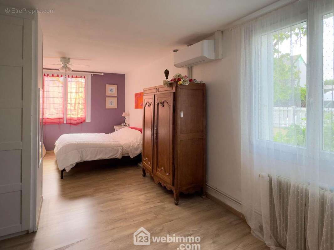 ...de 22m² et 19m². - Maison à AVRILLE