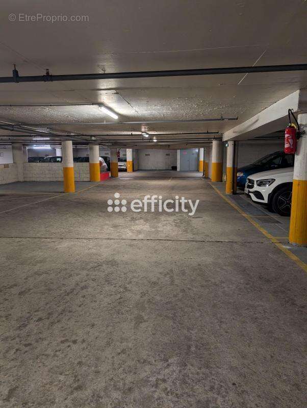 Parking à PARIS-14E