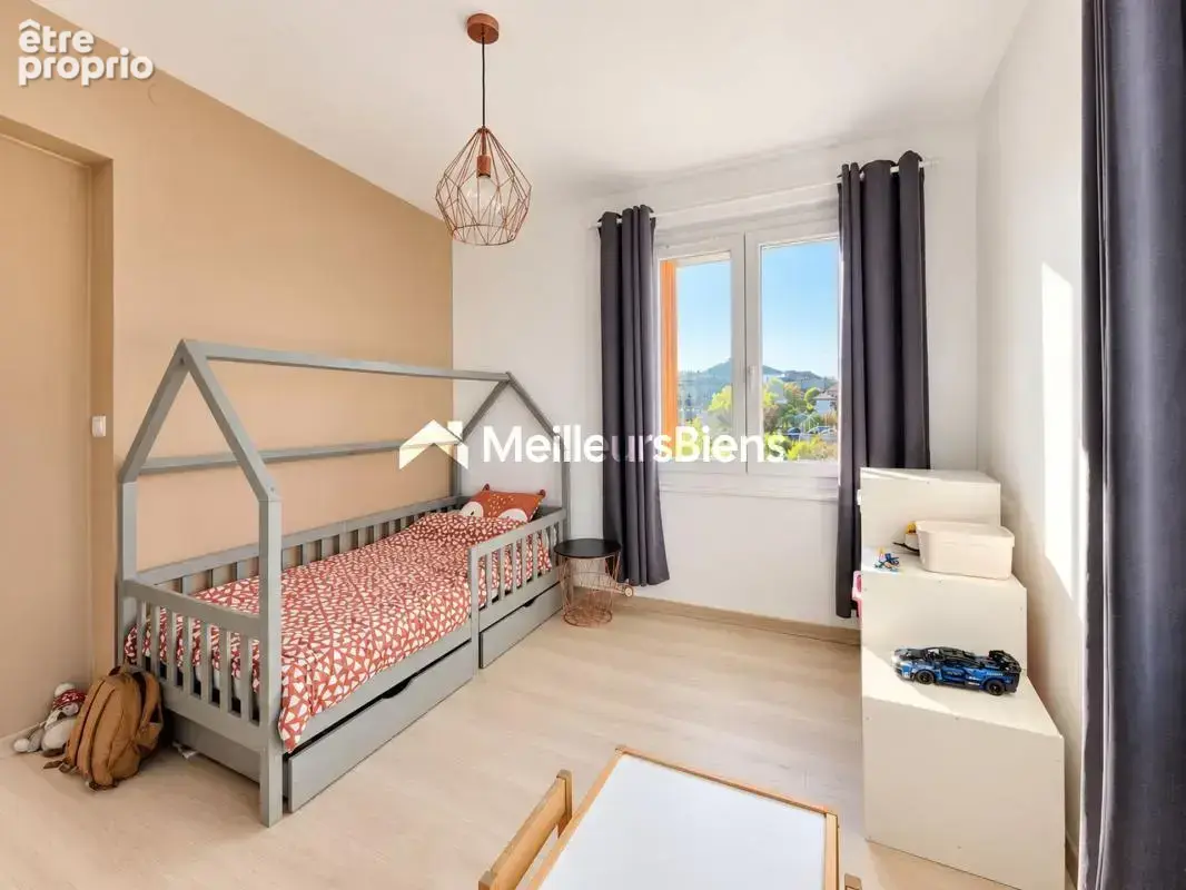 Appartement T4 proche centre-ville - photo 4