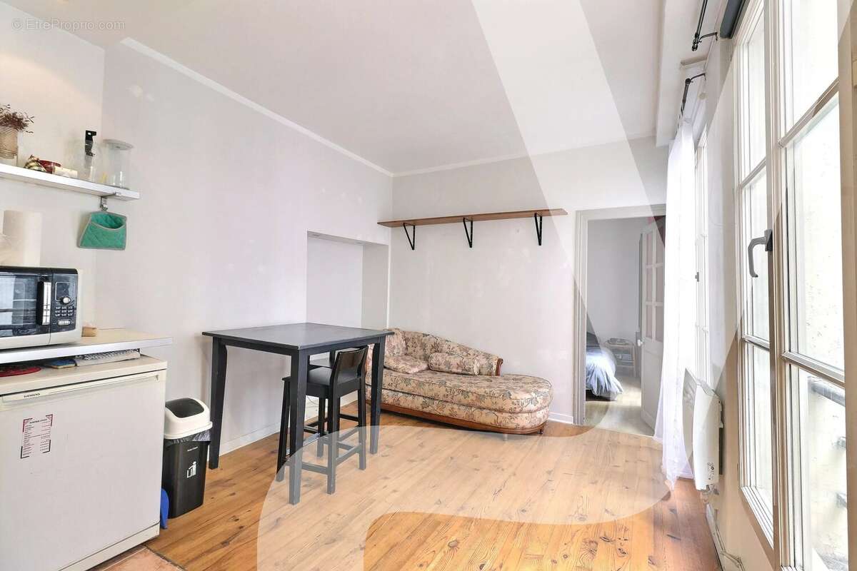 Appartement à PARIS-1E