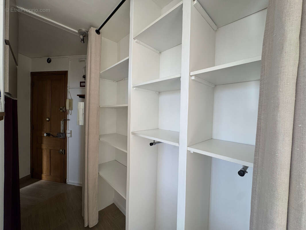 Appartement à COURBEVOIE