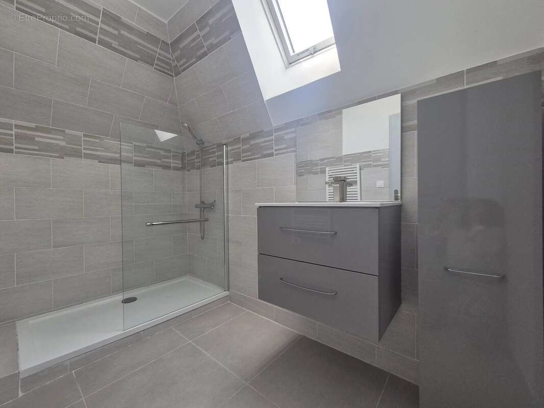 Laval maison en pierre de 168 m2 entierement renovee- 4 chambres dont une suite parentale au rdc sur un terrain de 12000 m2 - photo 7