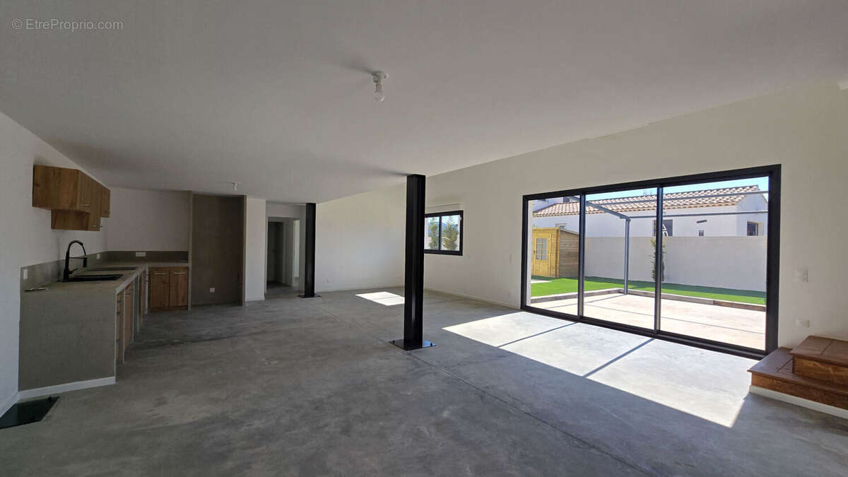 Maison à VERNEGUES