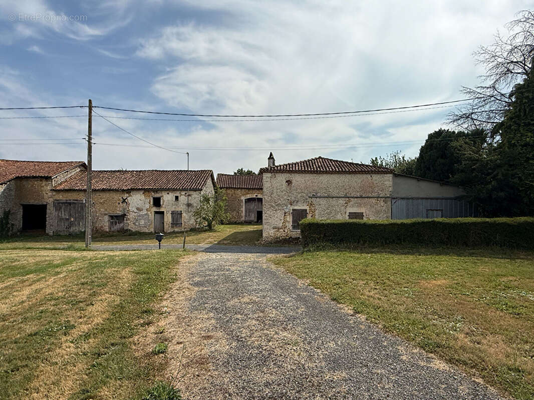 Maison à CHASSENEUIL-SUR-BONNIEURE