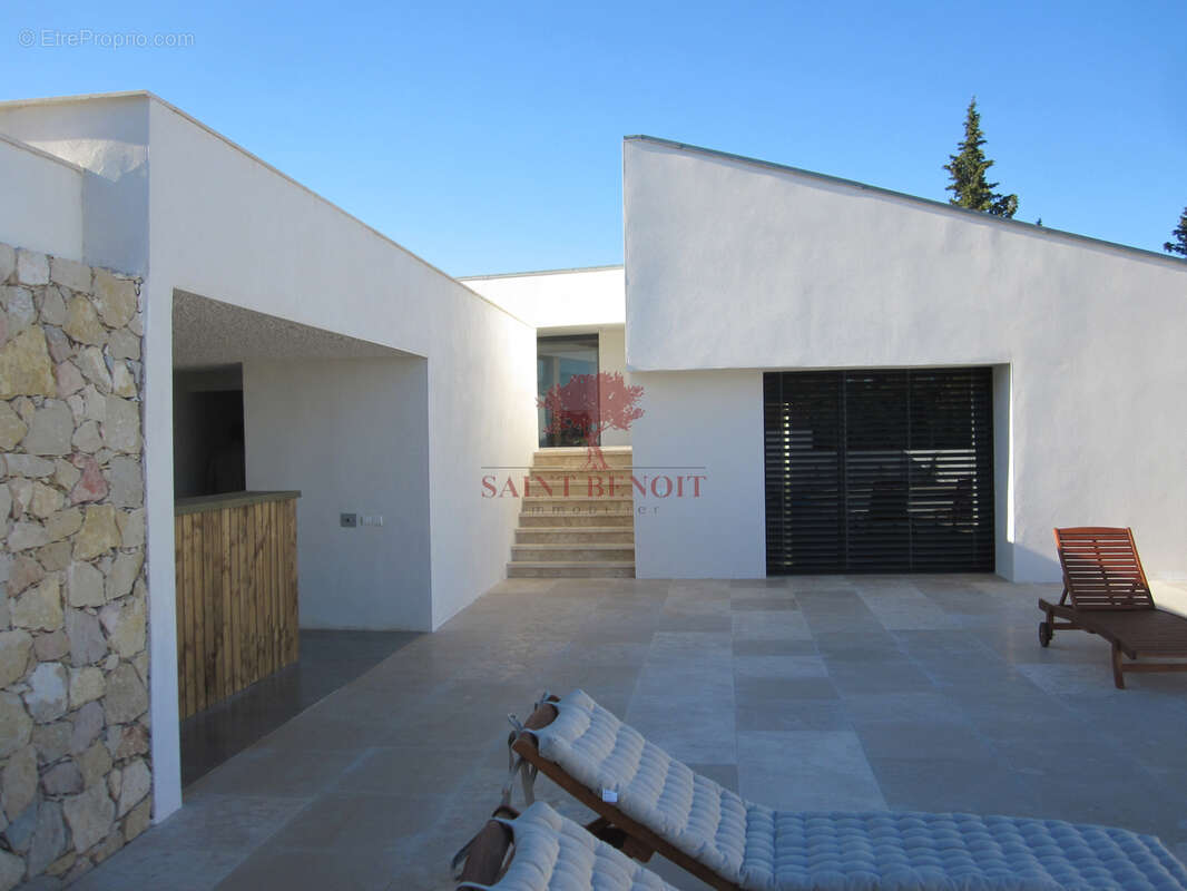 A VENDRE Clermont l'Hérault superbe villa d'architecte type 6 pièces dominant la ville sur un terrain paysager - photo 14