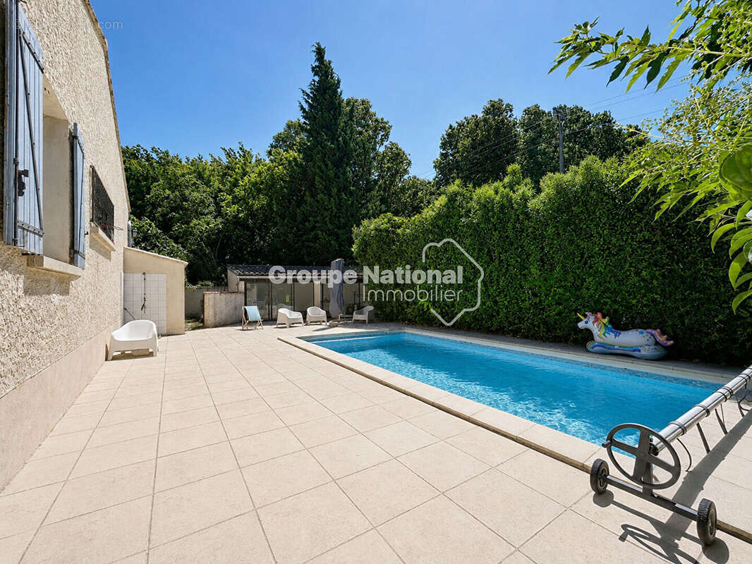 Maison familiale 5 chambres avec piscine à Pernes-les-Fontaines sur une parcelle de 800m2 - photo 16