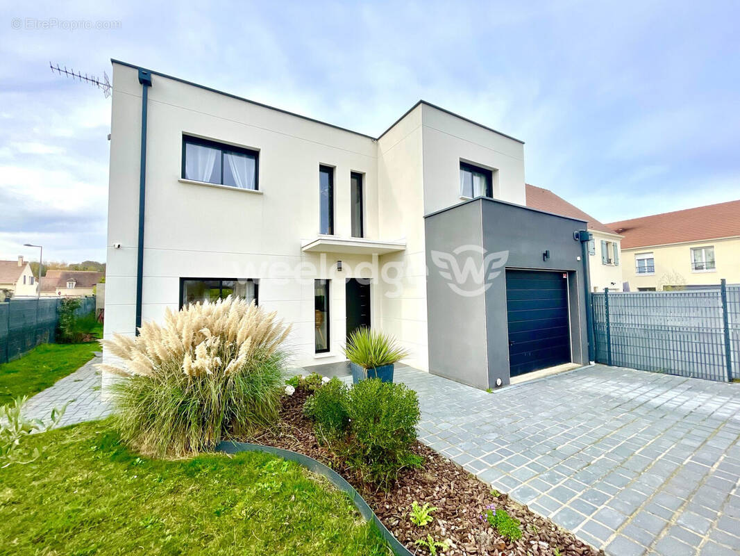 Maison à JOUY-LE-MOUTIER