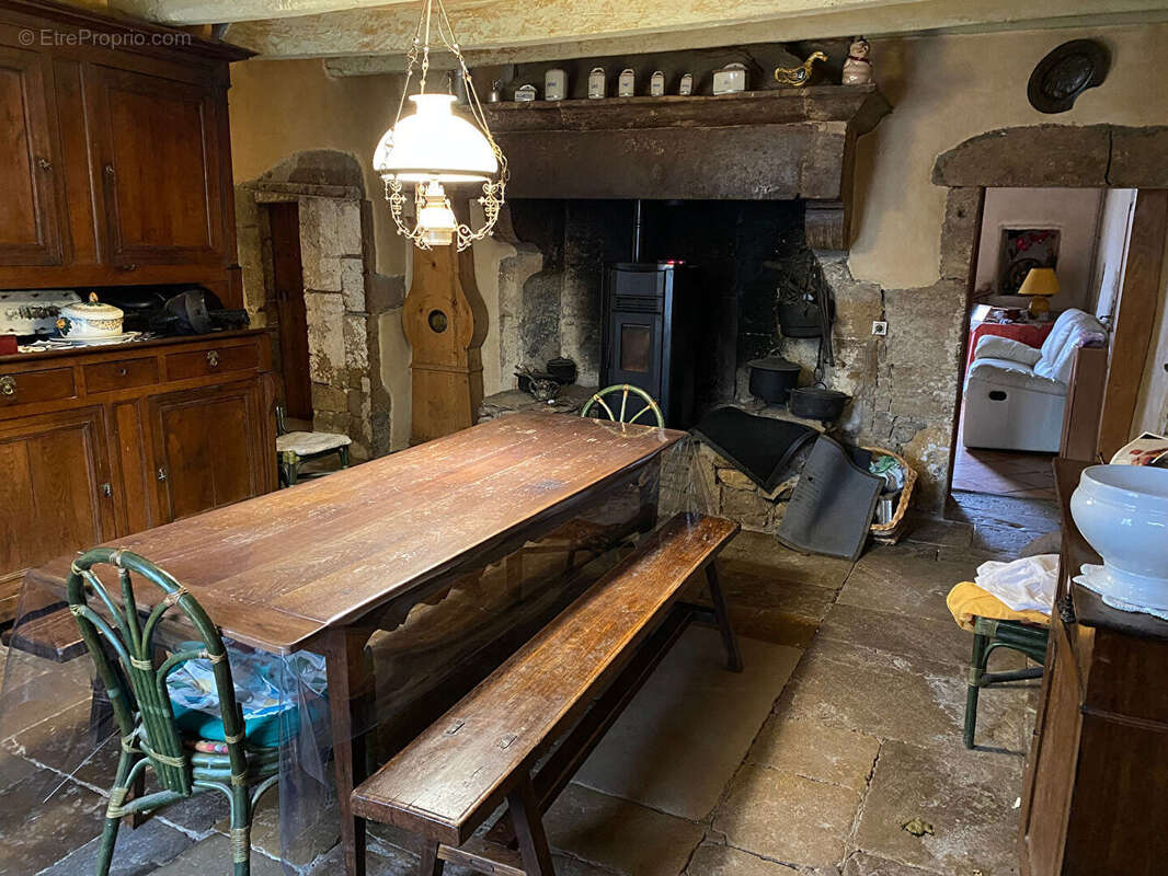 Maison à VAIVRE-ET-MONTOILLE