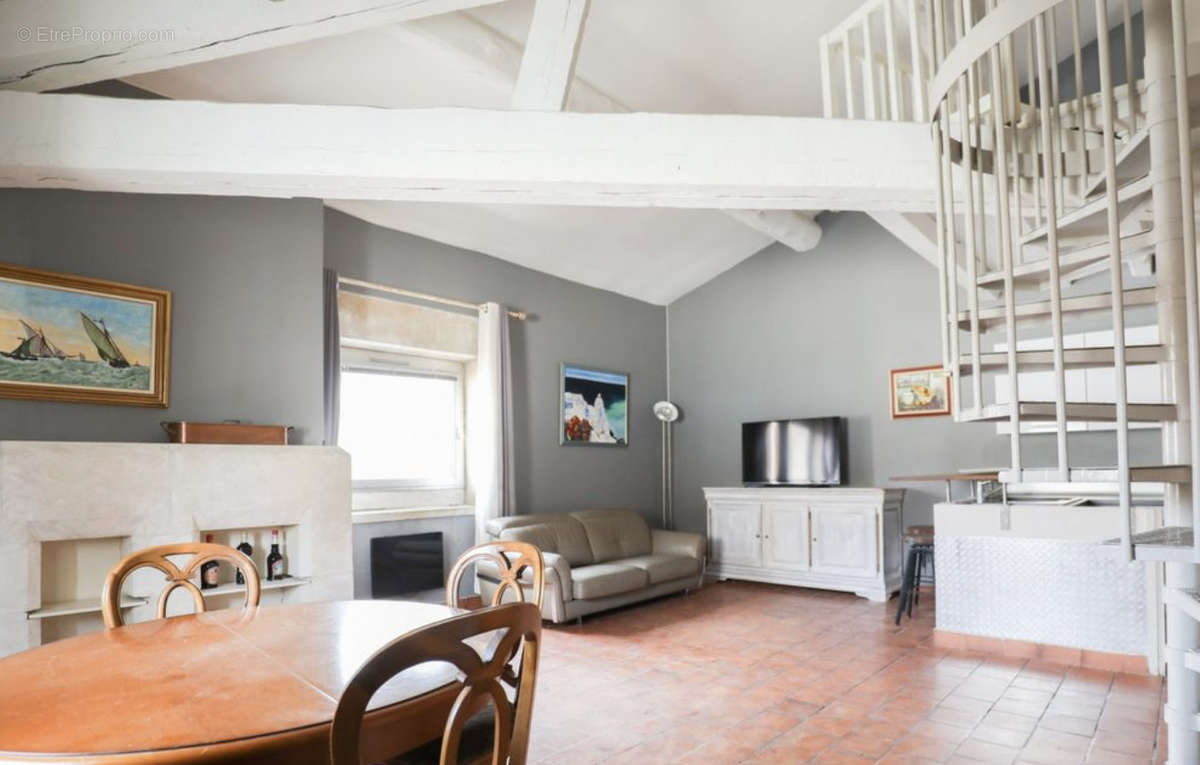 Appartement à MARSEILLE-1E