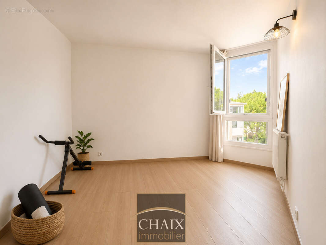 Aubagne   Résidence Les Arpèges : un superbe appartement T4 entièrement rénové, lumineux et prêt à vivre ! - photo 13