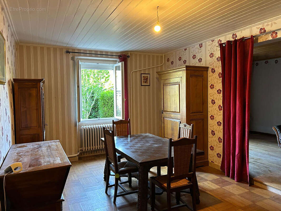 Maison à VIEU-D'IZENAVE