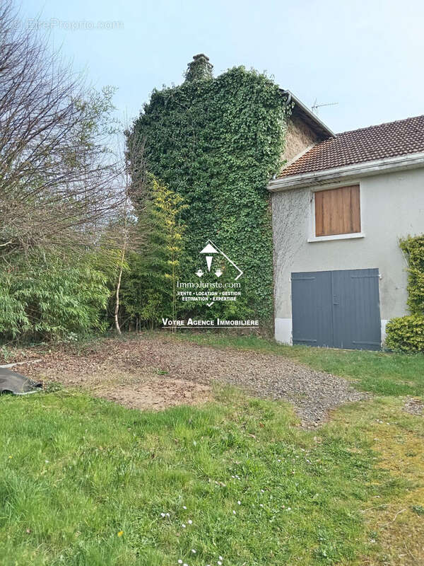 Maison à BUJALEUF