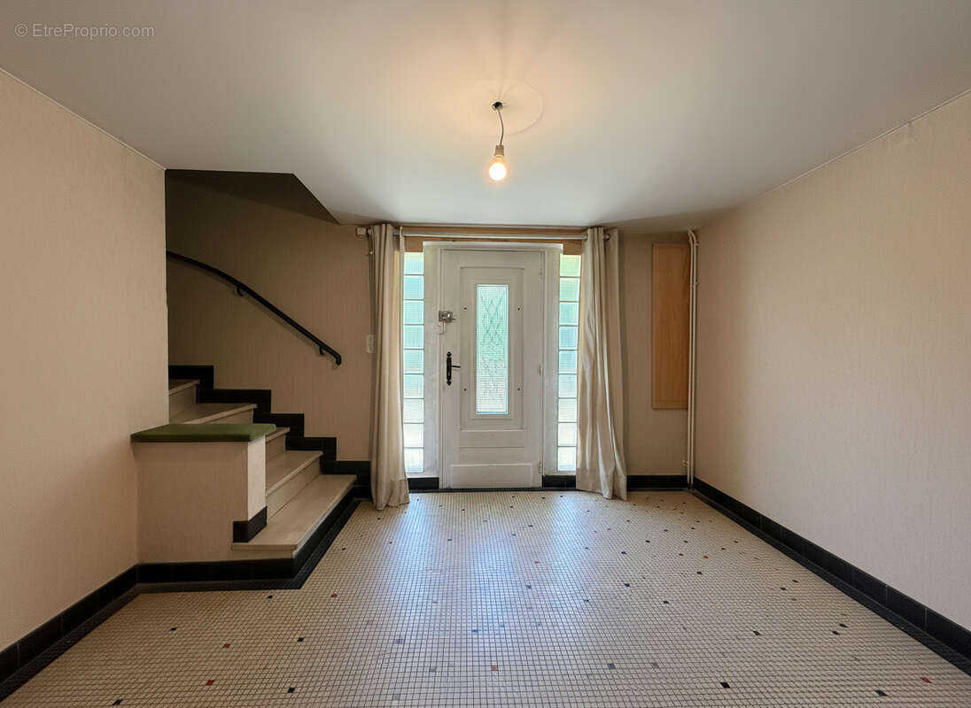 Angoulême - Maison années 60  - 130m² environ avec 5 chambres - photo 3