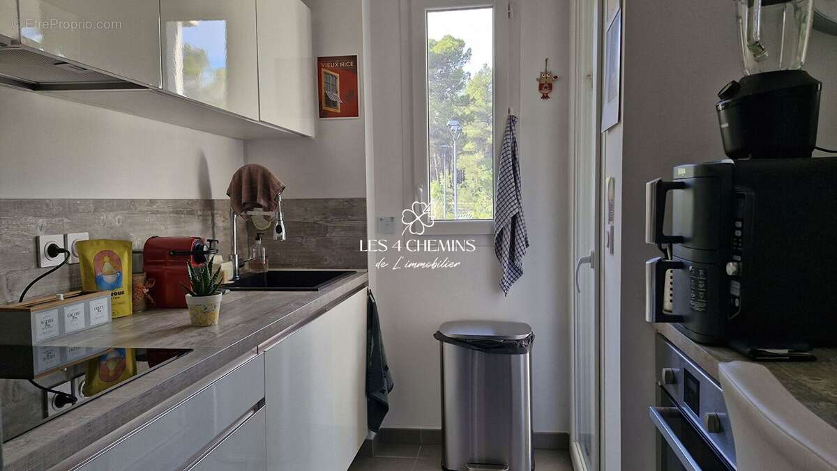 Appartement à CHATEAUNEUF-LE-ROUGE