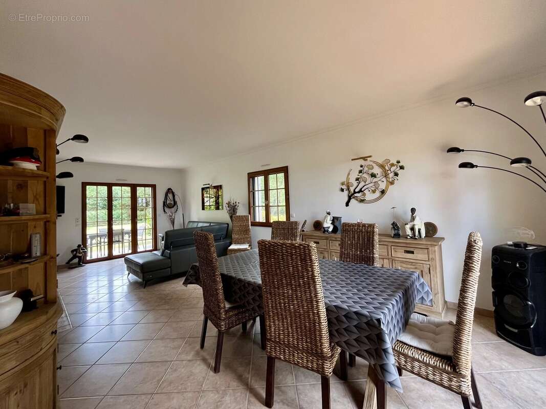 Belle maison périgourdine avec vue dégagée, grand jardin et prestations de qualité! - photo 8