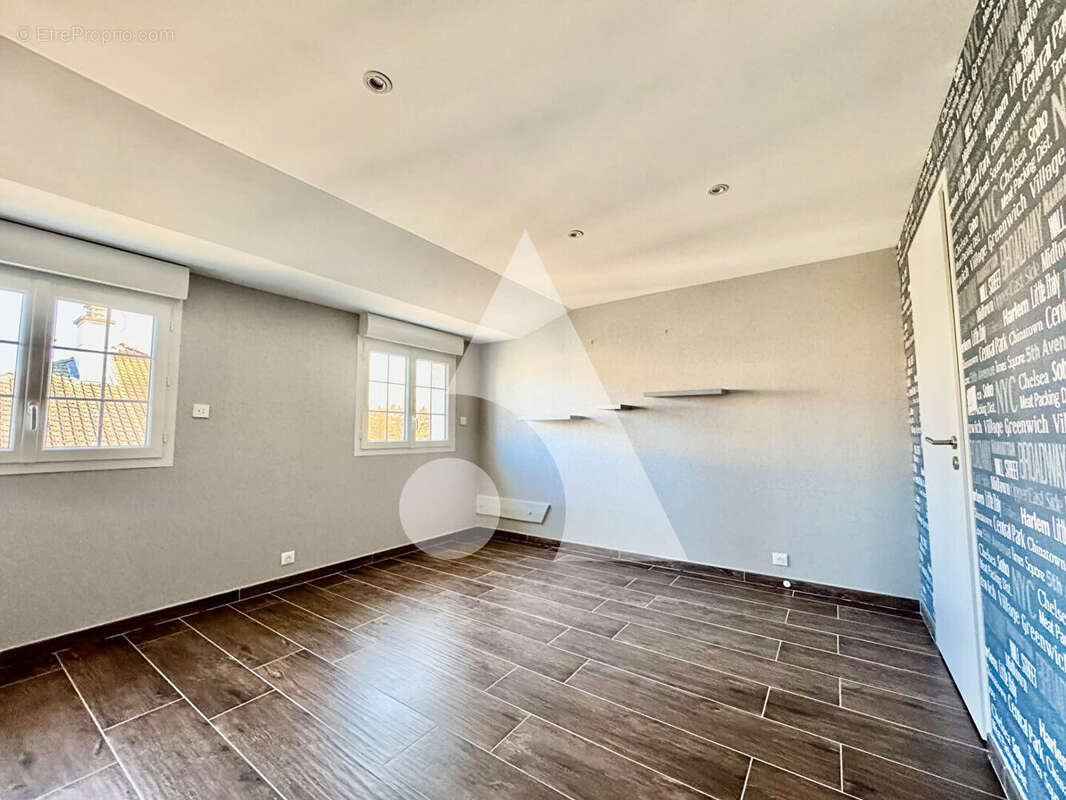 Maison à NEUFCHATEAU