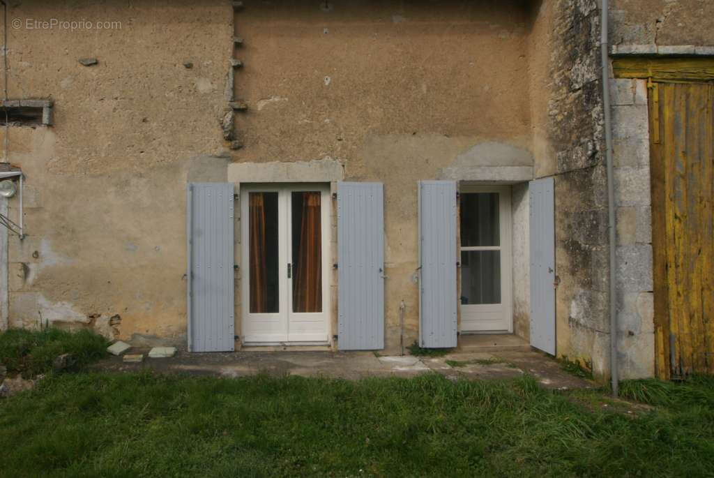 Immeuble de rapport 125m² à les adjots - photo 2