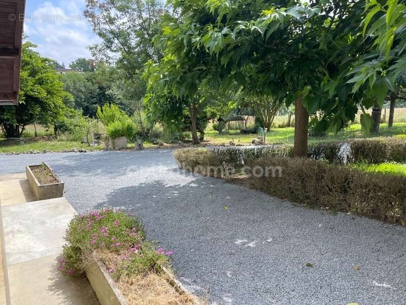 Grande propriété + 9 pièces comprenant 2 logements – 264 m² – Terrain arboré – Sans vis-à-vis Situation  Labessière-Candeil – À  - photo 7