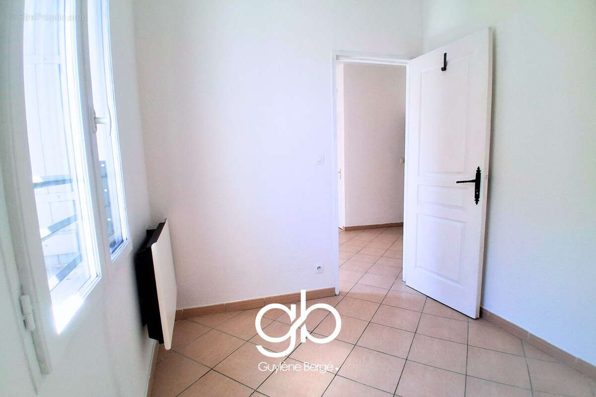 Immeuble de rapport 266 m2 -  6 appartements -  3 locaux commerciaux  -centre-ville de béziers - photo 5