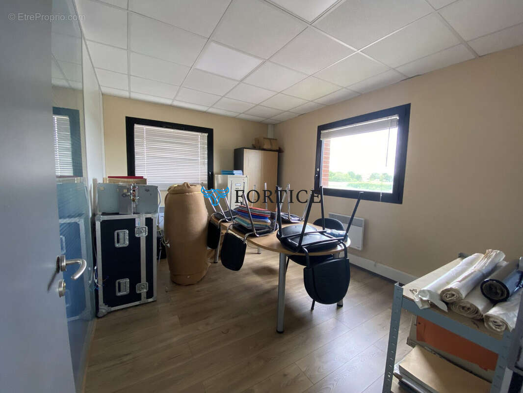 Commerce à COURRIERES