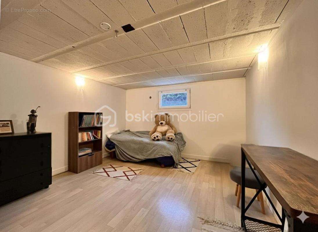 Maison à CHENNEVIERES-SUR-MARNE