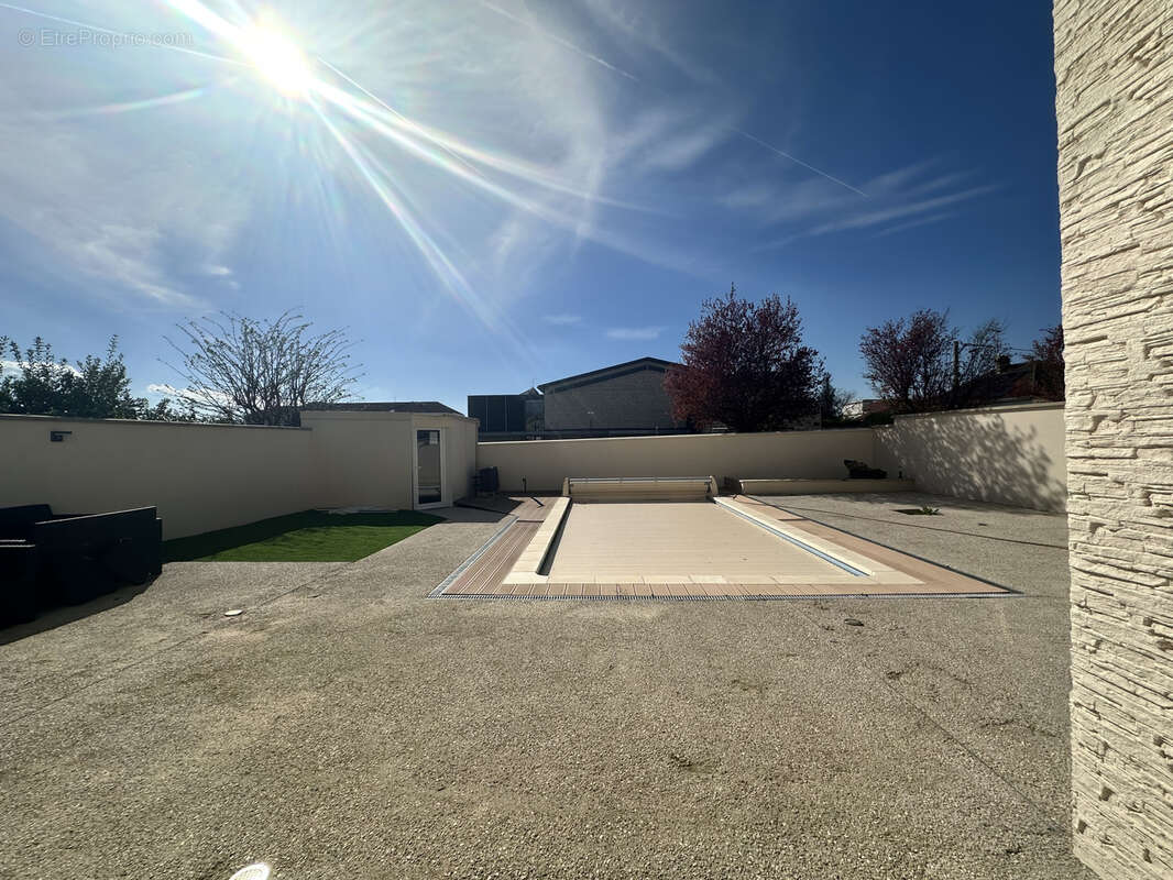 Maison à SAINTE-SAVINE