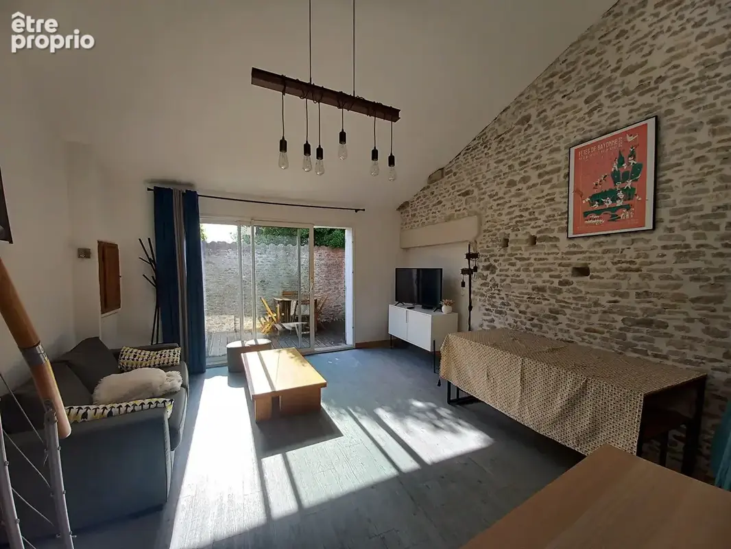 Ancien chai rénové de 57 m² avec patio : charme et authenticité ! - photo 9
