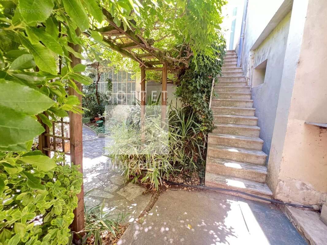 Bollene  maison  239m²  terrasses & jardin interieur  grand garage -potentiel exceptionnel - photo 9