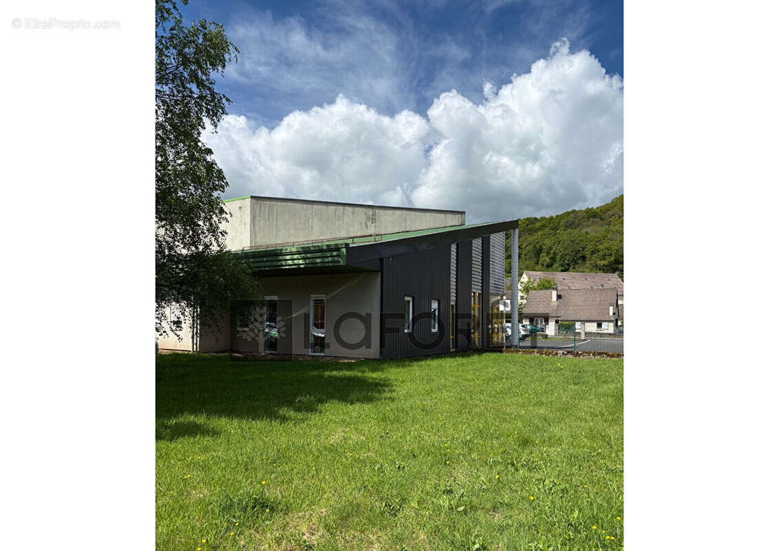 Commerce à RIOM-ES-MONTAGNES