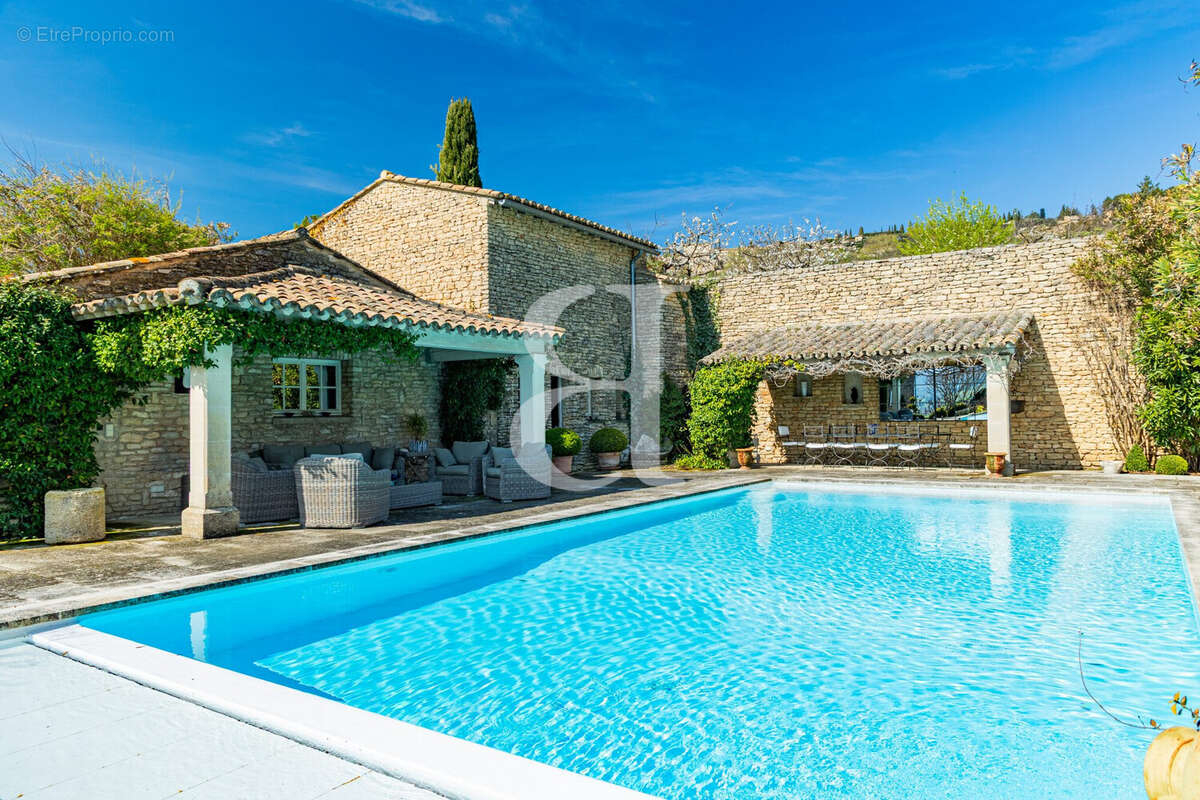 Maison à GORDES