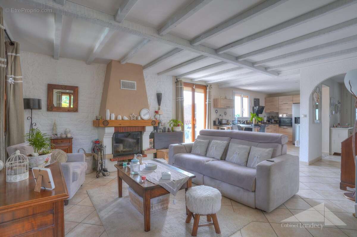 Maison à CHALLEX