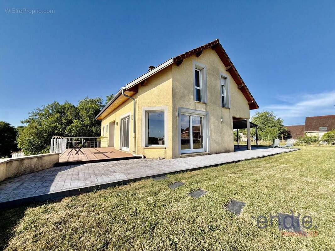 Une propriété d'exception de 185 m² - photo 2