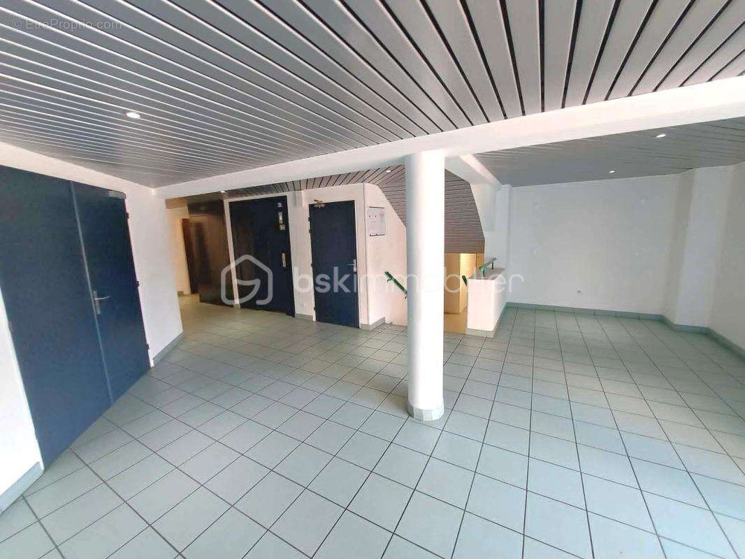 RARE À ROUEN SAINT-GERVAIS – Studio clé en main avec parking, gardien et vue panoramique ! - photo 9