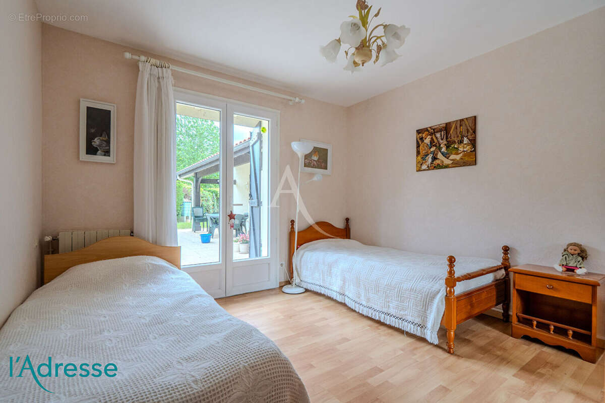 CESTAS  - Maison familiale de 150m² avec jardin et double garage - photo 8
