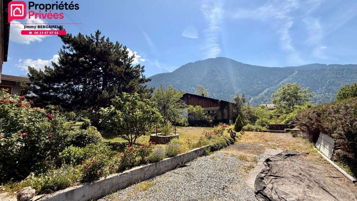 PASSY  Maison familiale entièrement rénovée avec deux appartements, dépendances et fort potentiel d'aménagement - photo 3