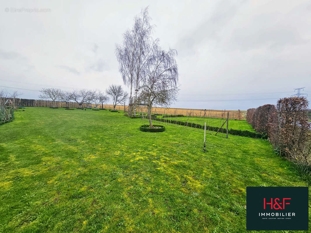 Terrain à BARON-SUR-ODON