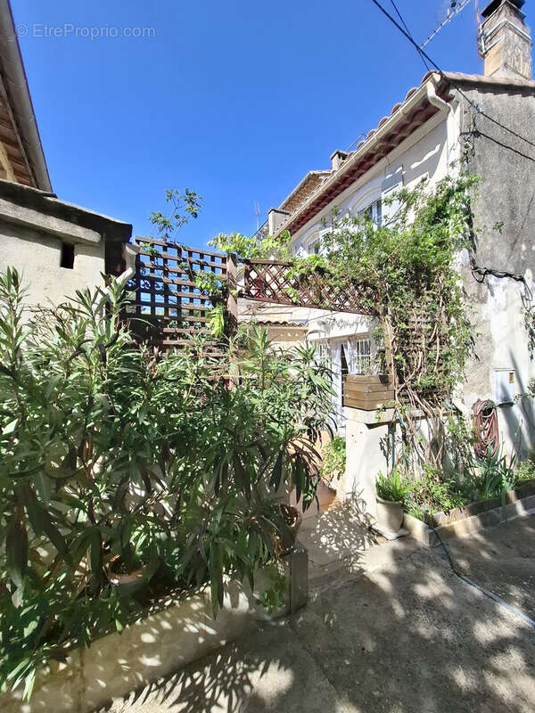 Maison à FONTVIEILLE