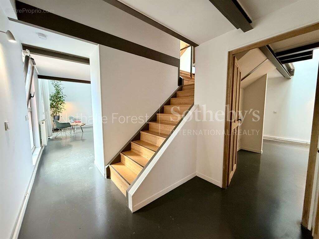 Vieux lille / rue de metz / rare t4 en duplex aux volumes hors normes ! - photo 8