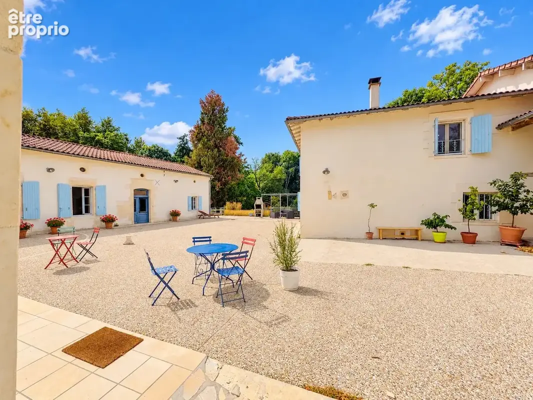 Ancien moulin du XVIe siècle avec maison d'amis, chambres d’hôtes et 2 hectares - photo 13