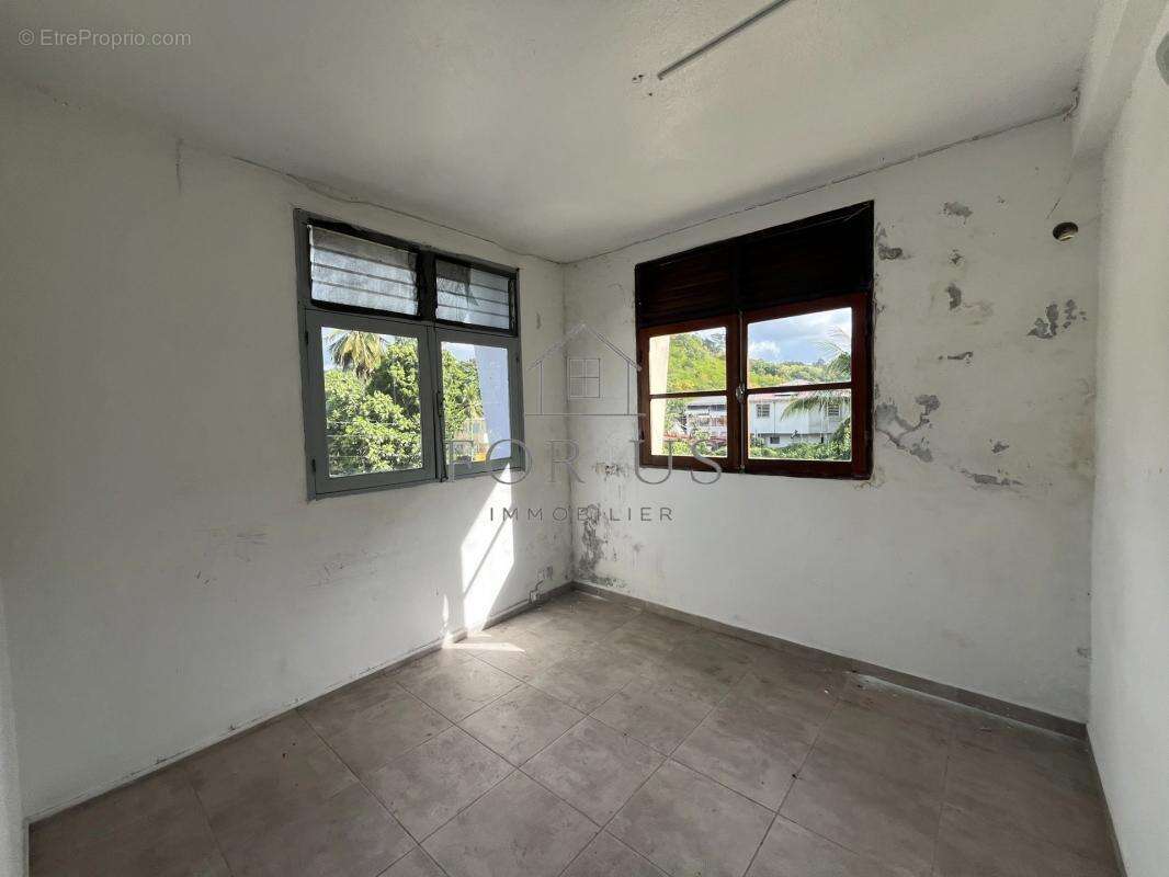 Maison à LES ABYMES