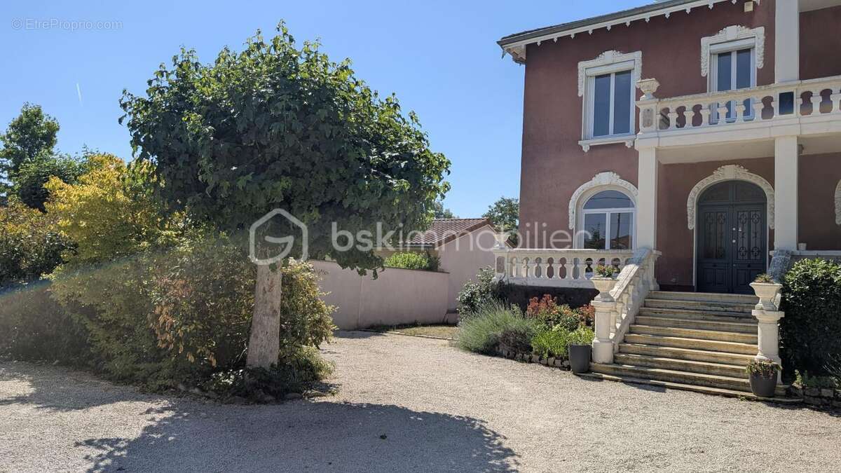 Maison à MONTROND-LES-BAINS