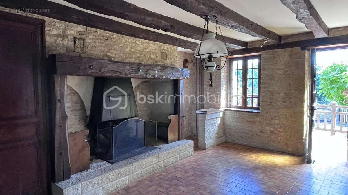 Maison en pierre 110 m² - 4 chambres - Terrain 1 835 m² - Hautefort  149 900 € FAI - photo 5