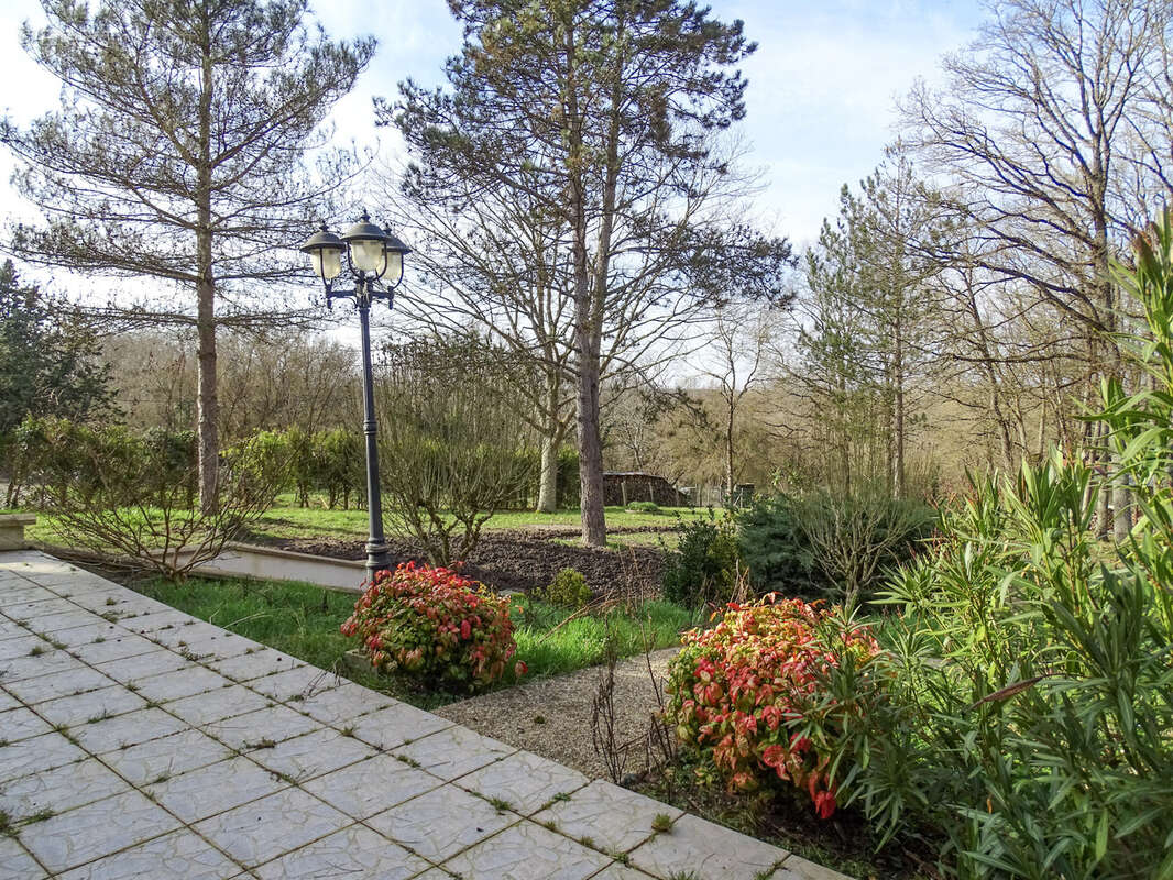 Maison à LA CHAPELLE-MONTMARTIN