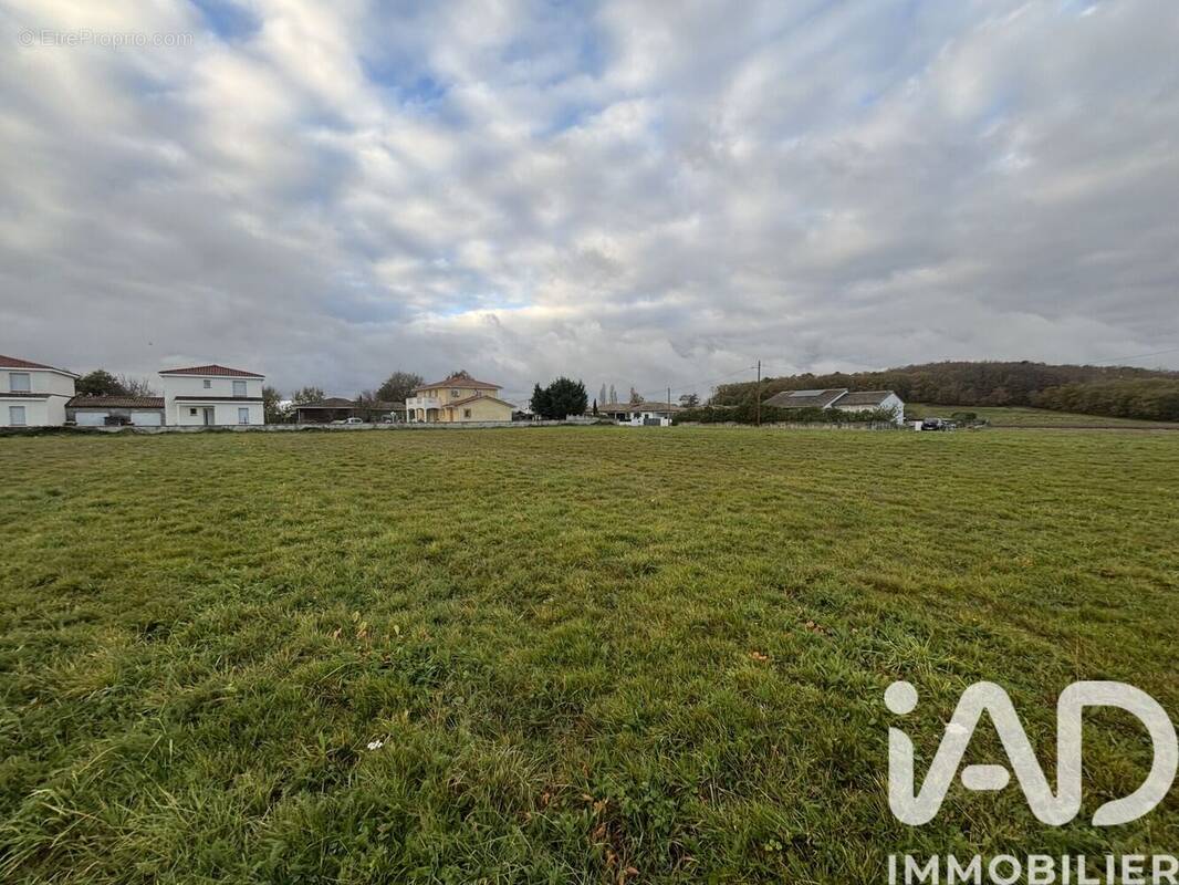 Photo 1 - Terrain à VACQUIERS