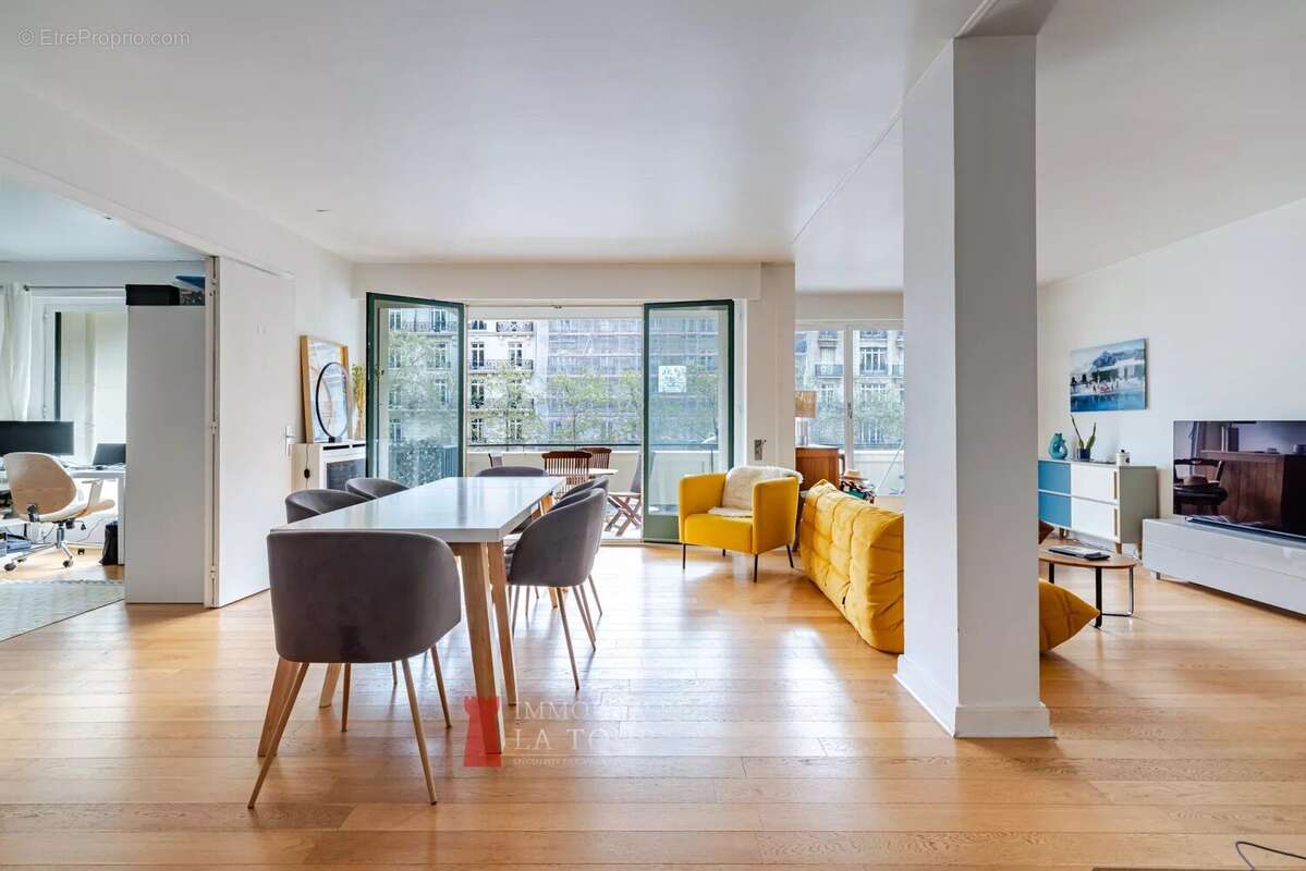 Appartement à PARIS-16E