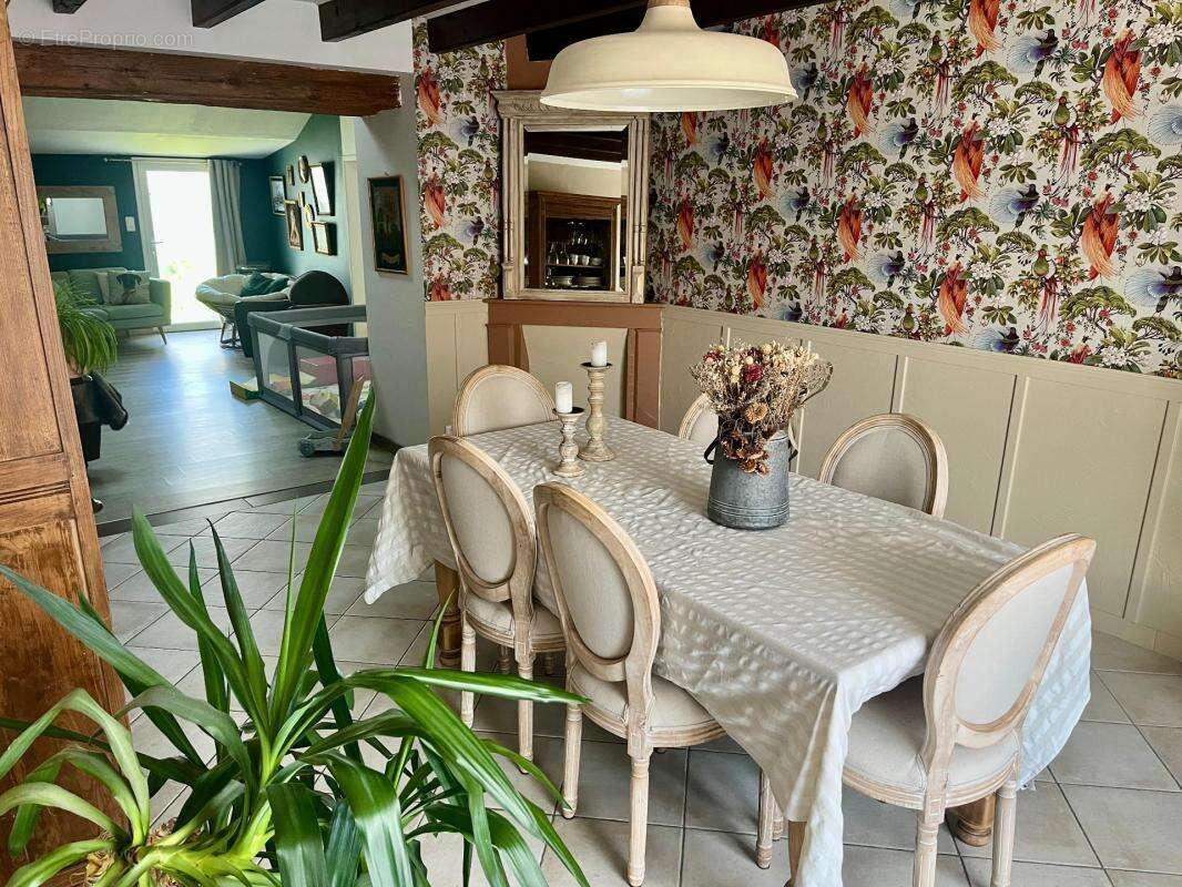 Les magnils reigniers (85) - beugne l'abbe - rarissime maison en pierres renovee 4 chambres avec jardin - photo 3