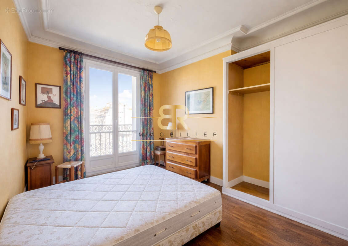Appartement à PARIS-14E