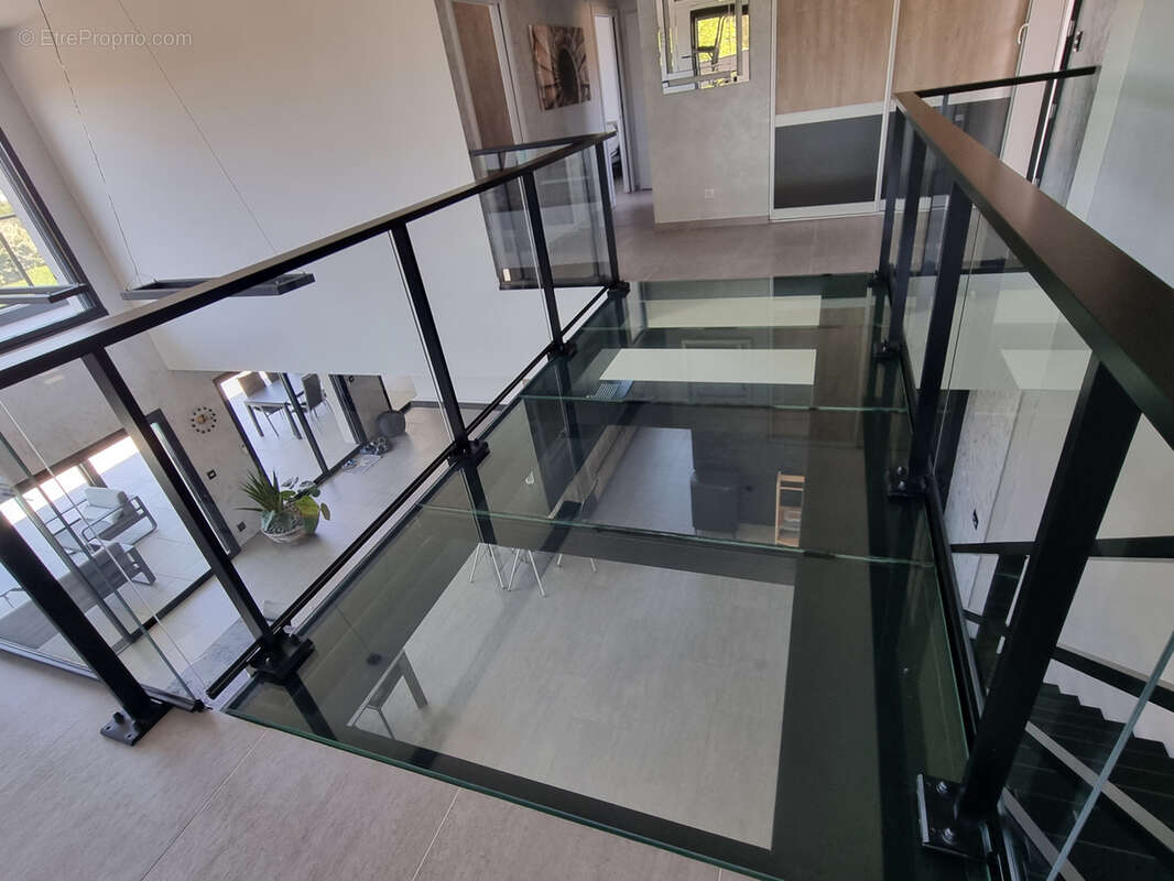 Maison à SAINT-BONNET-LES-OULES